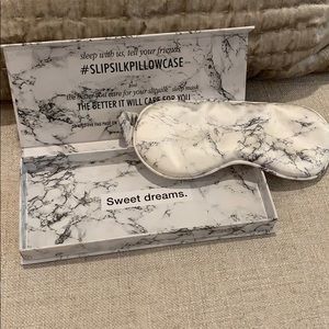 Slip brand sleep mask. Never worn!